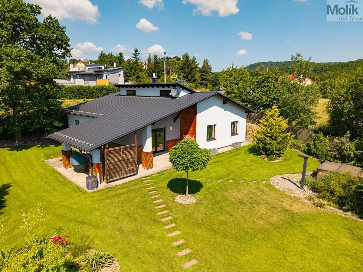 Prodej rodinného domu 167 m², pozemek 1963 m²